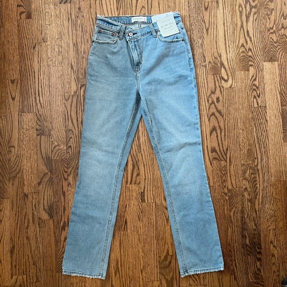 Ultra High Rise 90s Slim Straight Jean 27 Short - Picture 6 of 7